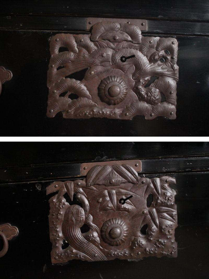 綺麗な打ち出し金具時代庄内箪笥　扉付き　時代箪笥　時代家具　古家具　古タンス