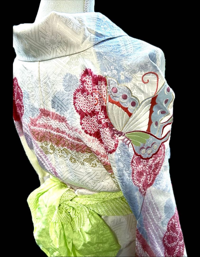 千總　振袖 白地 蝶と花模様 　刺繍　絞り　金彩　銀彩　正絹