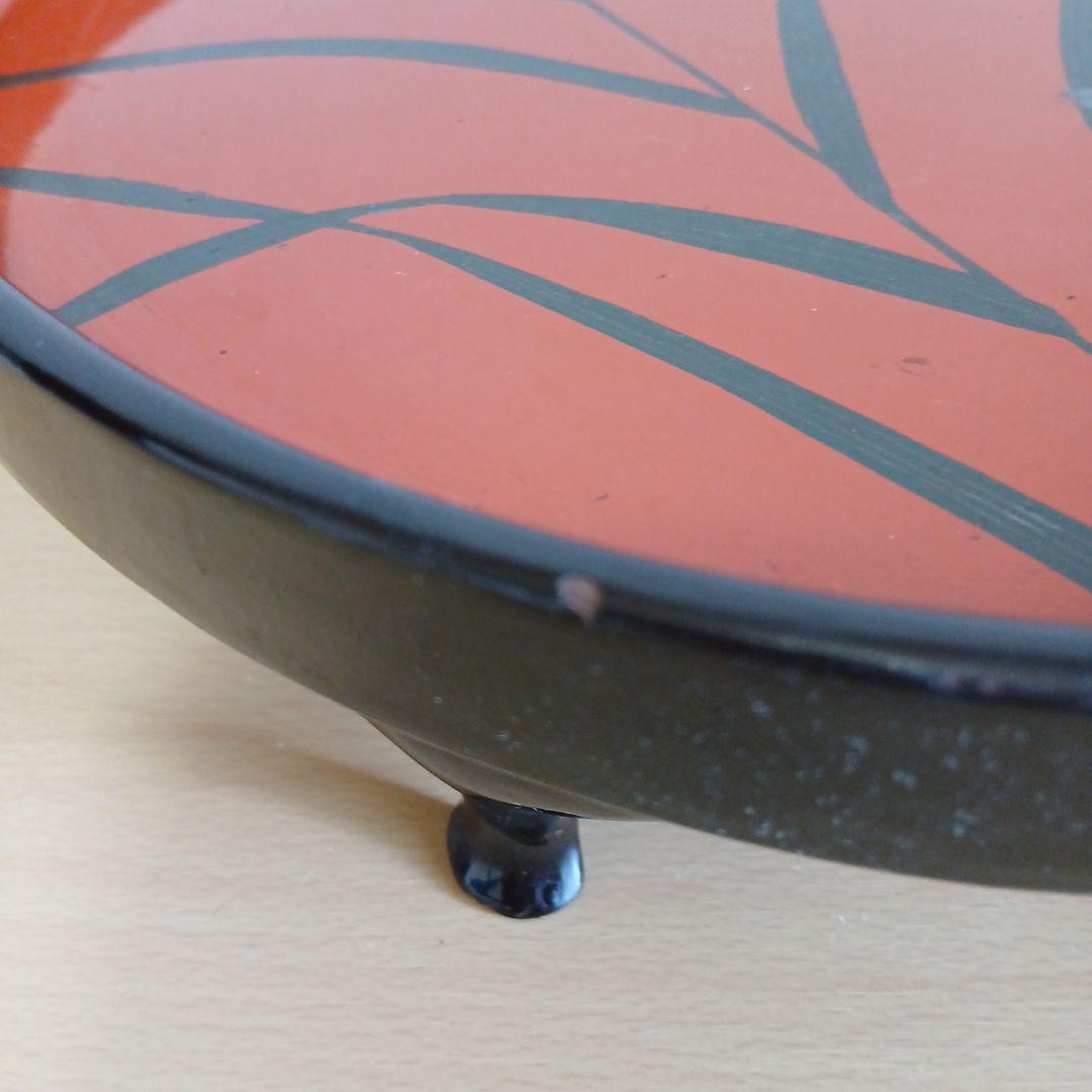 赤黒漆塗り 植物模様の円形膳