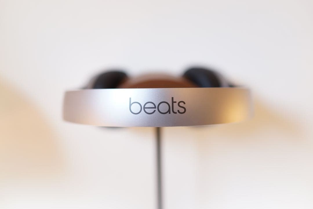 Beats Solo2 Wireless マットシルバー