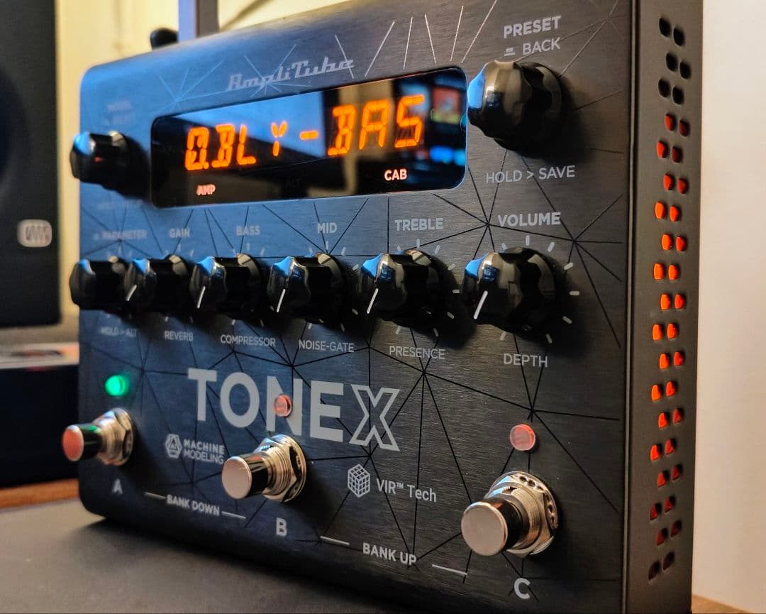 IK Multimdeia ToneX Pedal 登録解除済
