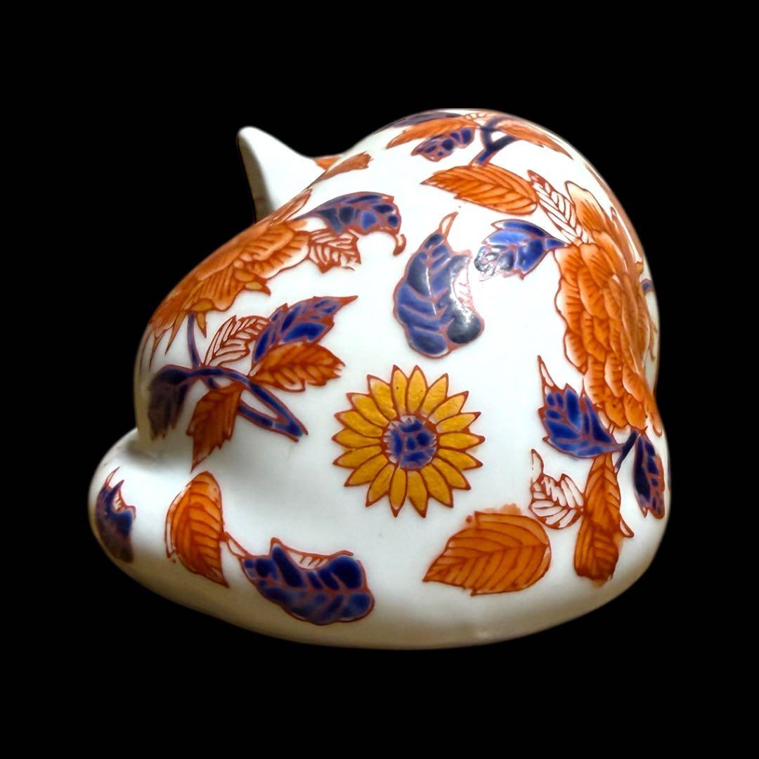 《希少》伊万里焼 陶器製 染錦花紋色絵牡丹装飾 眠り猫