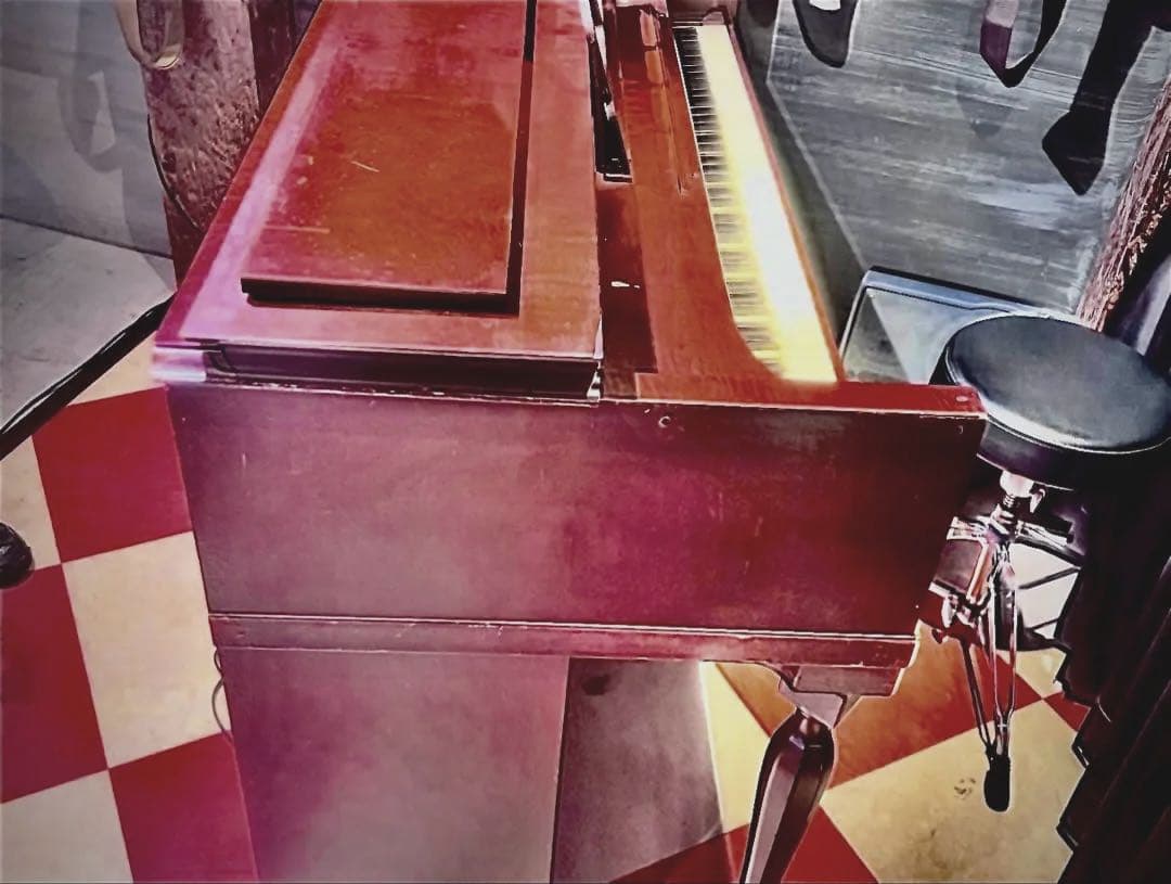 木製小型アンティークピアノ　アメリカ製 Brodwin NEWYORK