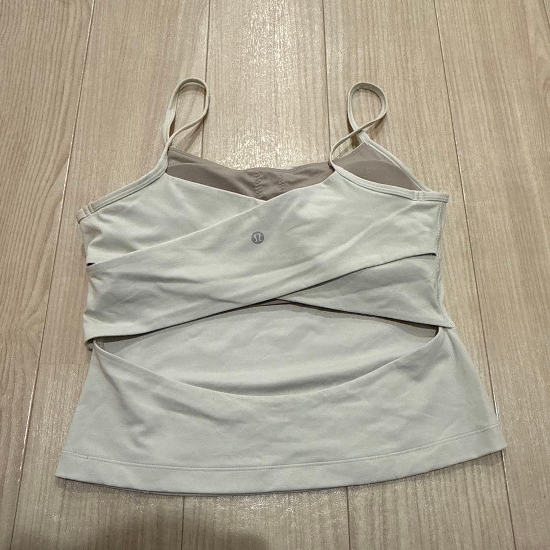 3点まとめ　ルルレモン　ピンクのタンク、白いクロスバックタンク、薄紫のタンク