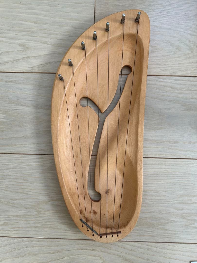 アウリスリィラ（ペンタトーン式七弦楽器）　スウェーデン製