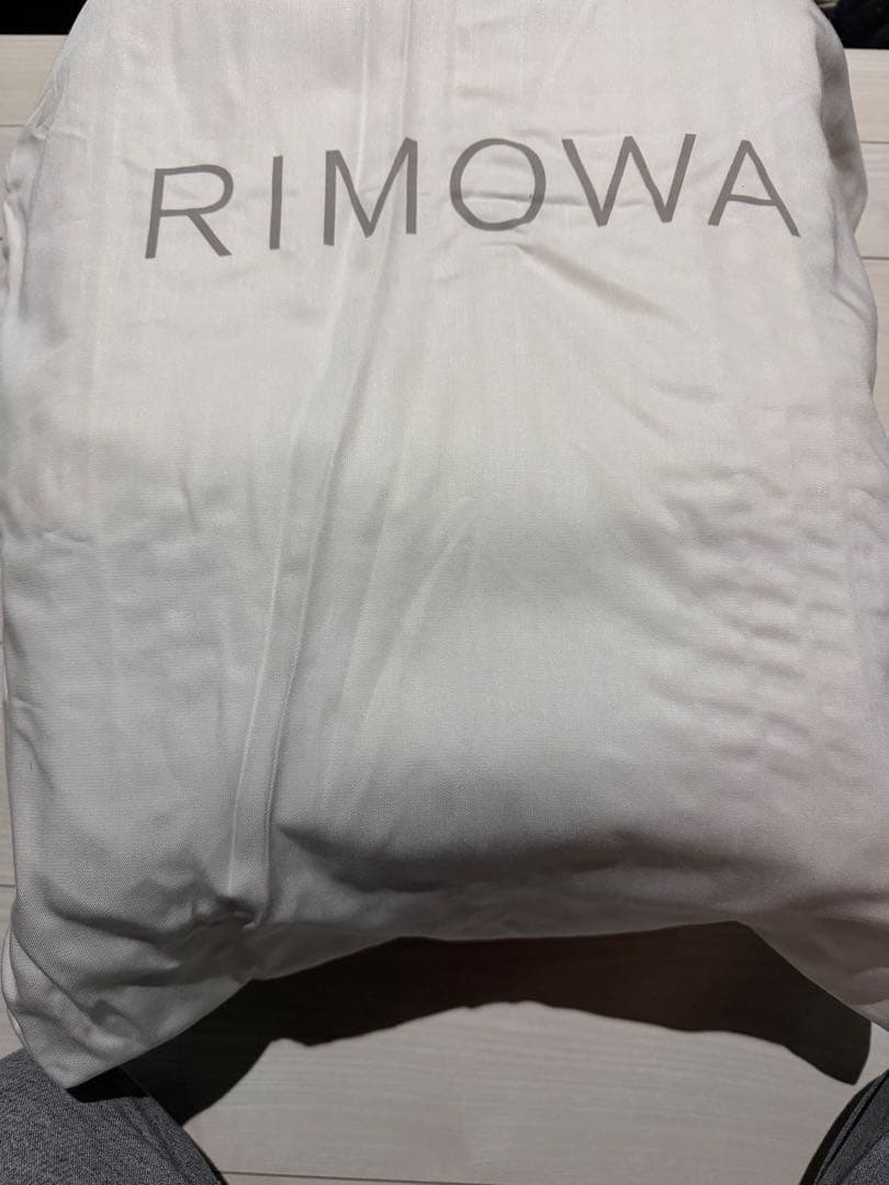 リモワ　ポルシェ キャリーケース シルバー