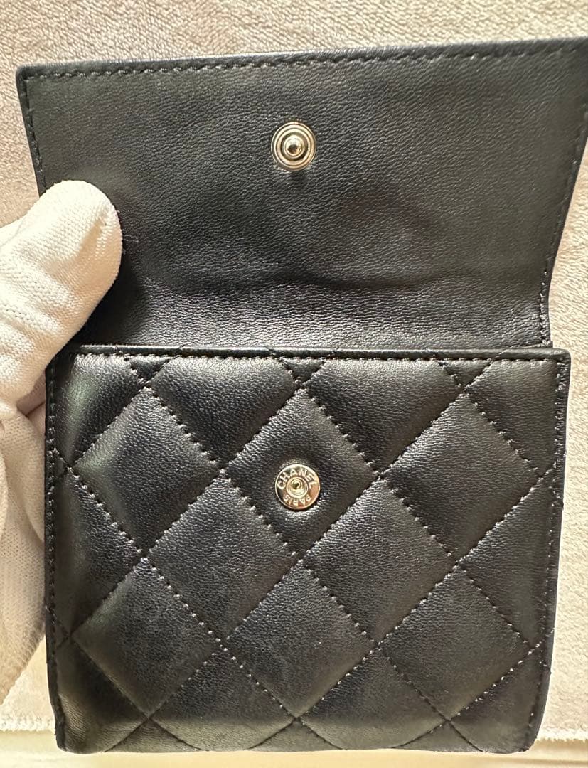 ⭐️新春限定価額⭐️CHANEL 二つ折り財布 黒コンパクトウォレット