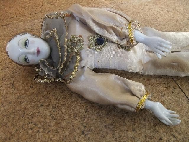 「アール・ヌーヴォー」時代のお人形　ピエロのような雰囲気