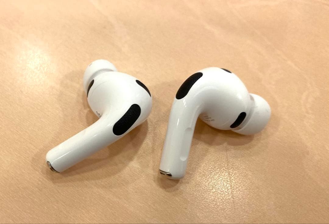 【超美品】AirPods Pro3 保護カバー付