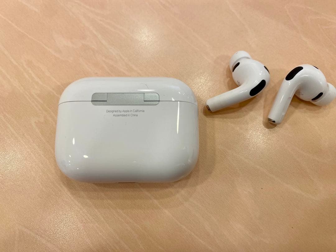 【超美品】AirPods Pro3 保護カバー付