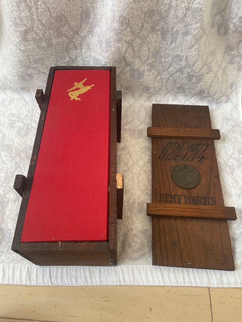 コ*ケ様 希少REMY MARTIN 1724/1974 コニャック 木箱入り