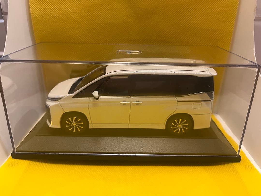 トヨタ　ヴォクシー　VOXY カラーサンプル