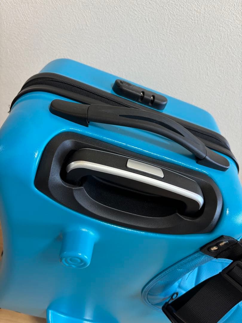 乗れるキャリーケース　青
