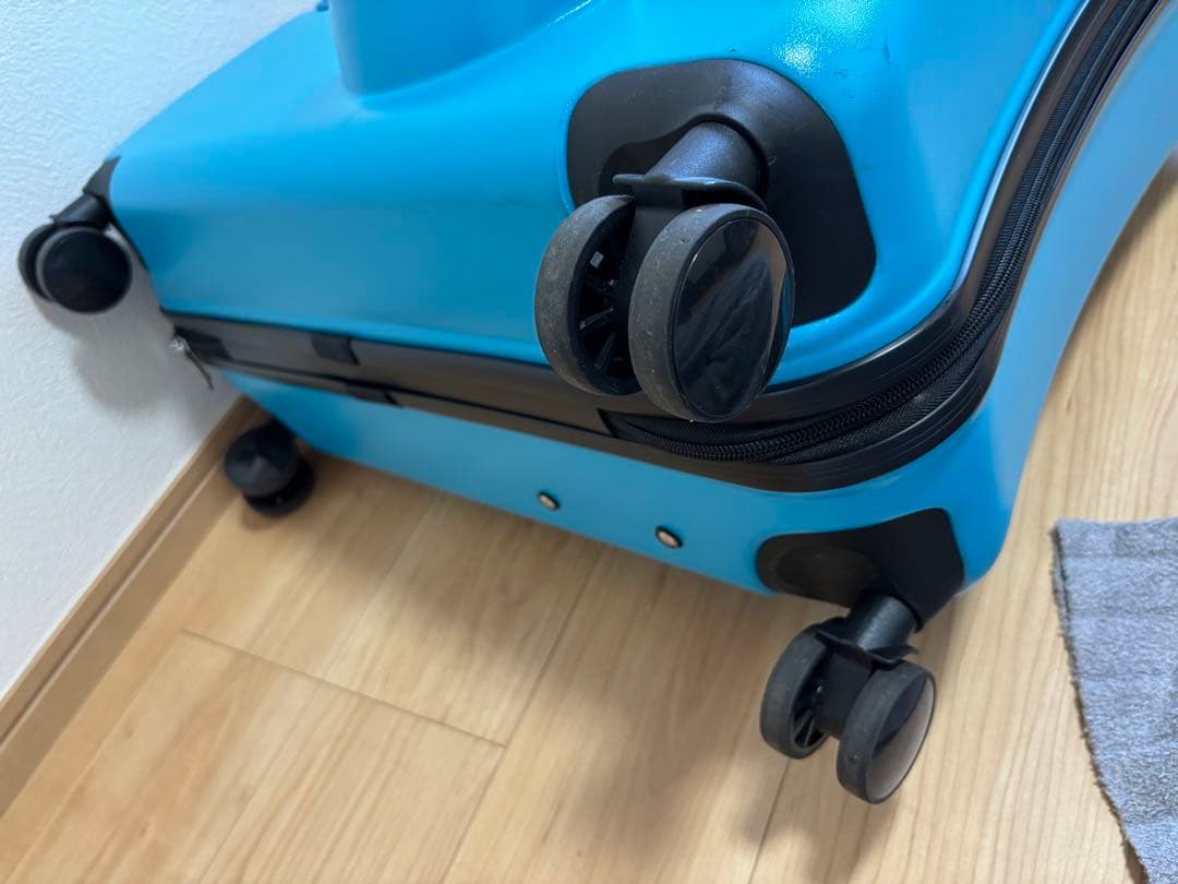 乗れるキャリーケース　青