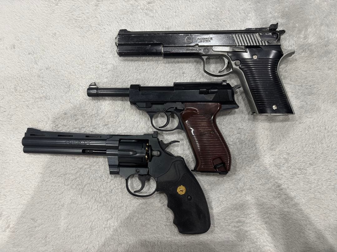 ガスガン　リボルバー 18歳以上、エアガン　ワルサーp38 他1個