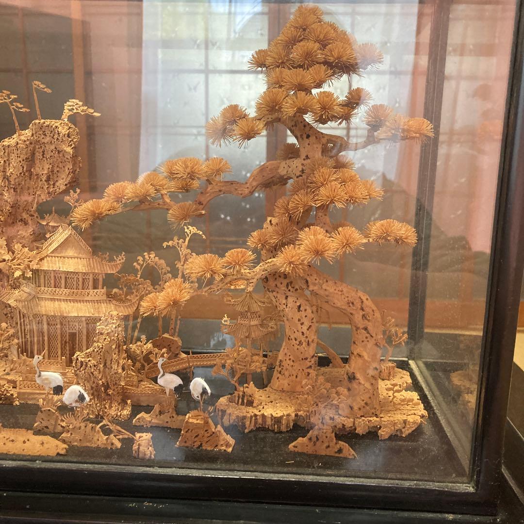 中国軟木画　コルク細工　工芸品　ガラスケース入り　置物　松　鶴　中国庭園