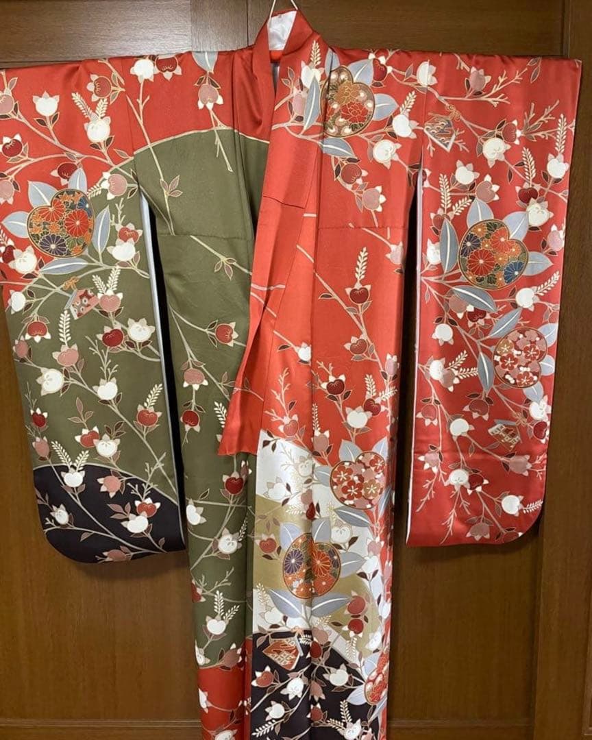 花柄振袖 赤・緑・黒 付属品付き