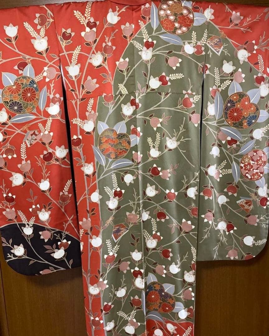 花柄振袖 赤・緑・黒 付属品付き