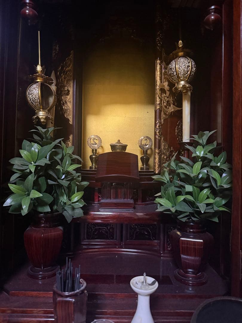 90万円前後？総無垢シタン？カリン？ 巨大家具調仏壇 最高級 最高級彫刻