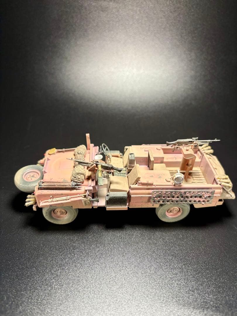 #作品No20 イギリス陸軍 S.A.Sランドローバー ピンクパンサー