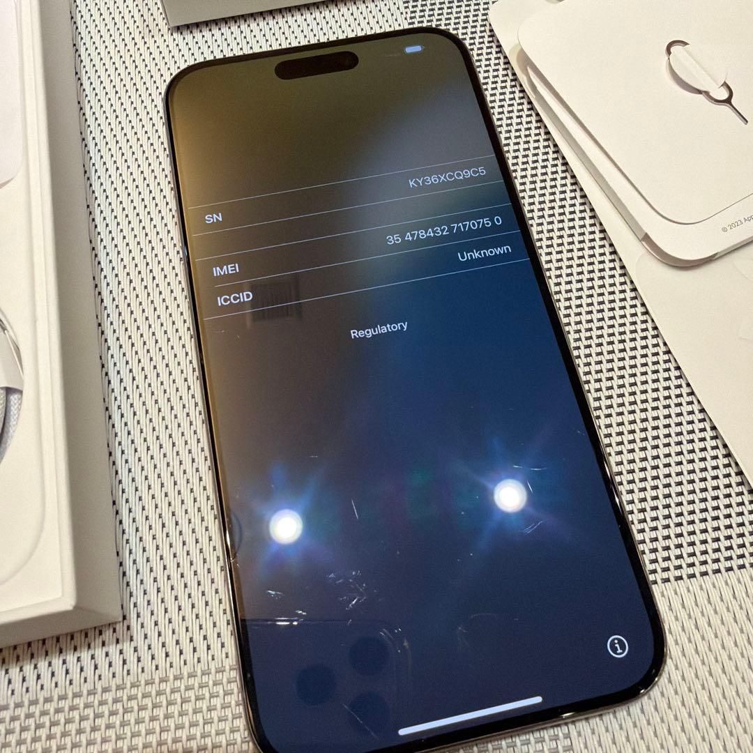 iPhone 15 Pro Max 本体 ナチュラルチタニウム　充電ケーブル付き
