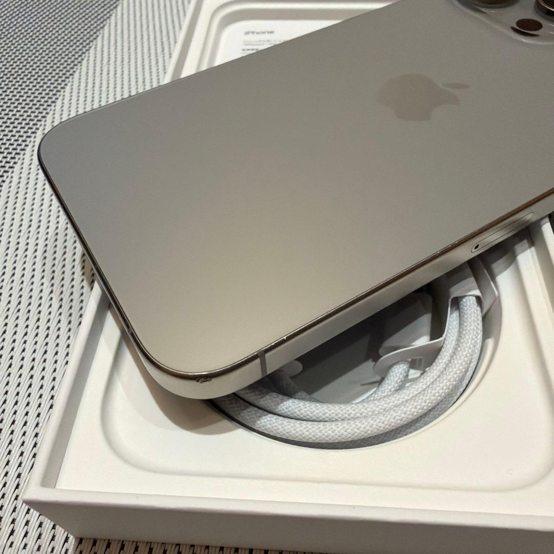 iPhone 15 Pro Max 本体 ナチュラルチタニウム　充電ケーブル付き