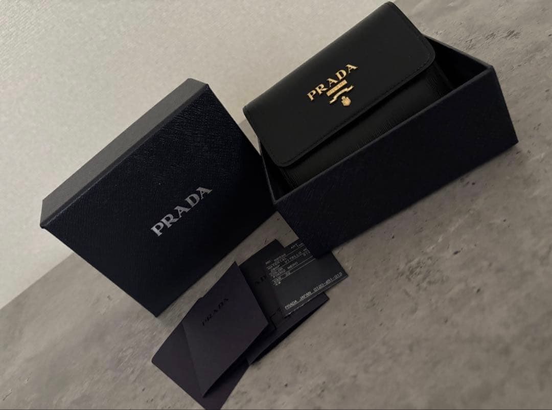 【ほぼ新品】PRADAプラダ 財布1MH025 VITELLO MOVE I