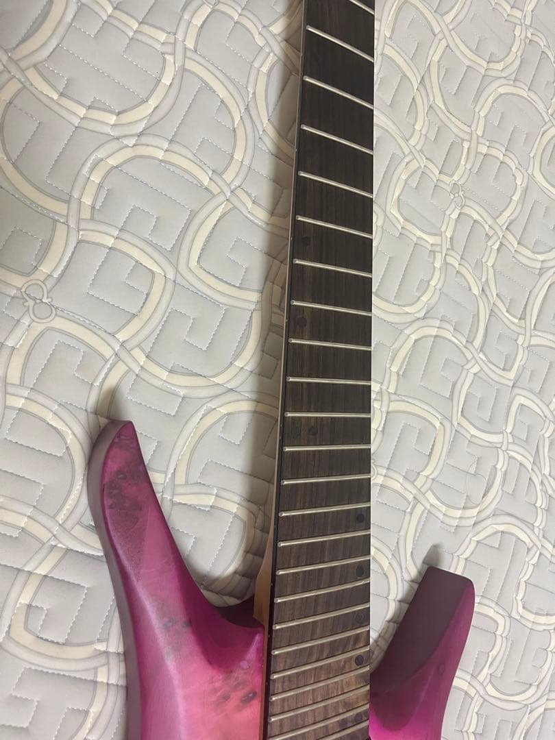 7弦　ヘッドレスギター