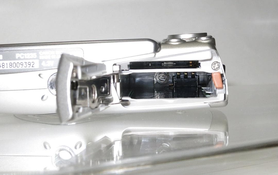 IXY DIGITAL 810 IS 動作品　バッテリー、充電器付属