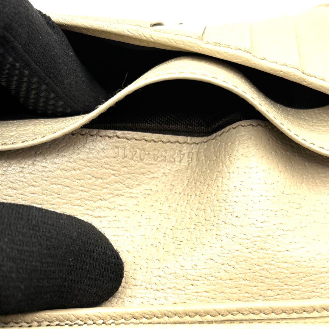 グッチ 折り財布 GGキャンバス ロゴ プレート アイボリー ファスナー