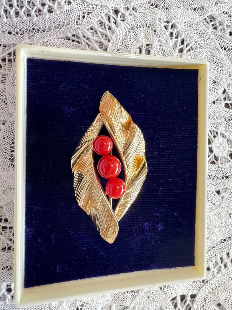 【送料込み】サンゴブローチ