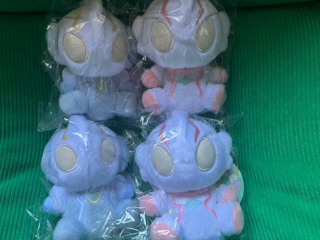 ウルトラマンふわふわお座り　ぬいぐるみ メビウス ヒカリ　パステルカラー　各2点