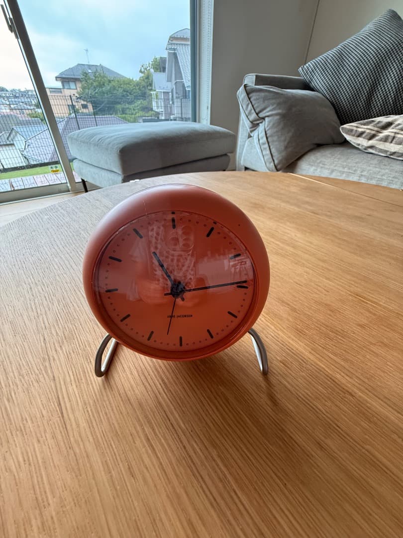 アルネヤコブセン シティホール 置時計 テーブルクロック ペールオレンジ