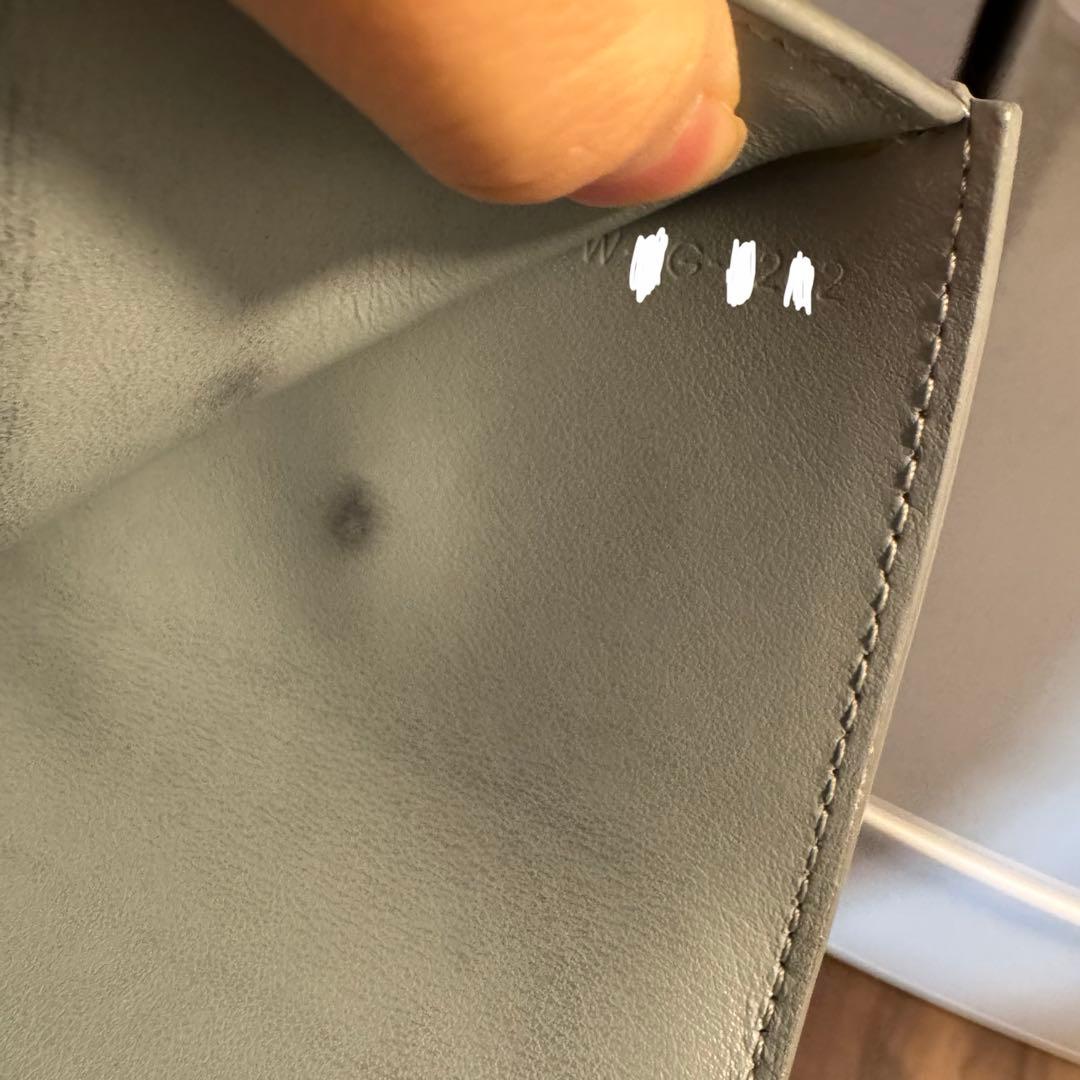 セリーヌ　スモール フラップウォレット トリオンフ　シャイニーカーフスキン