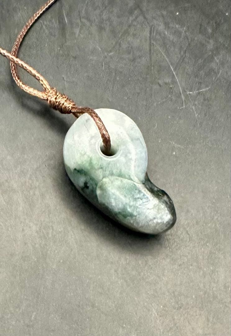 2025.8.15ロウカン翡翠勾玉　糸魚川産最高級ロウカン翡翠