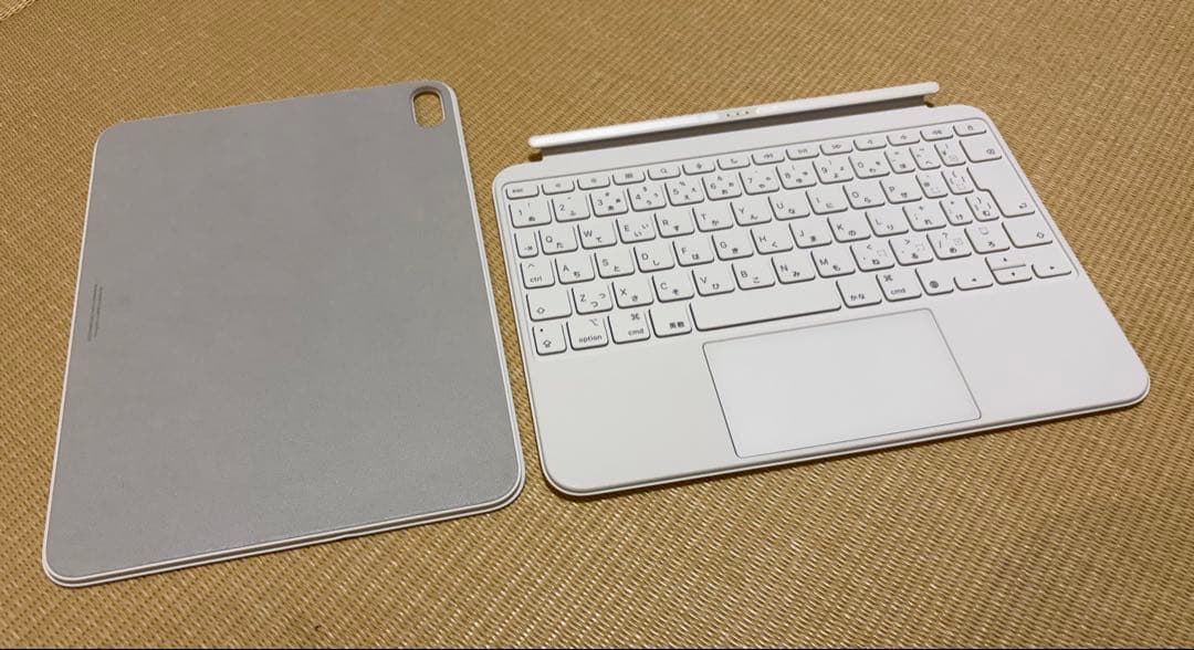 iPad 第10世代 Magic Keyboard Folio 新品近い