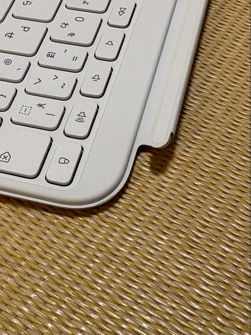 iPad 第10世代 Magic Keyboard Folio 新品近い