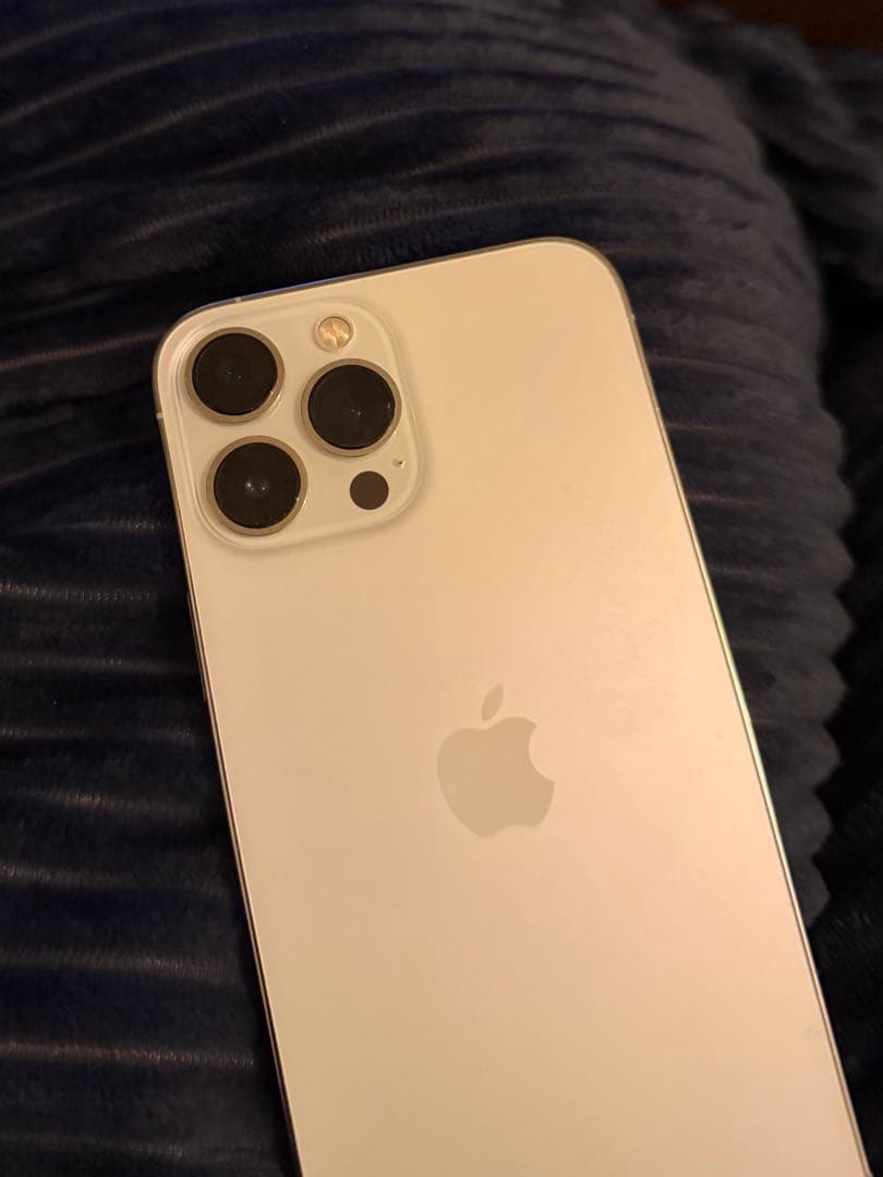 X*n様 iPhone 13 Pro Max 256GB シルバー　箱あり　割れ