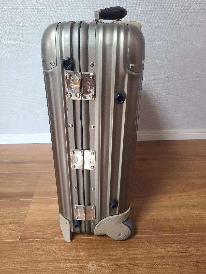 リモワ トパーズ プレミアム 35L 機内持ち込み 2輪 チタニウム アルミ