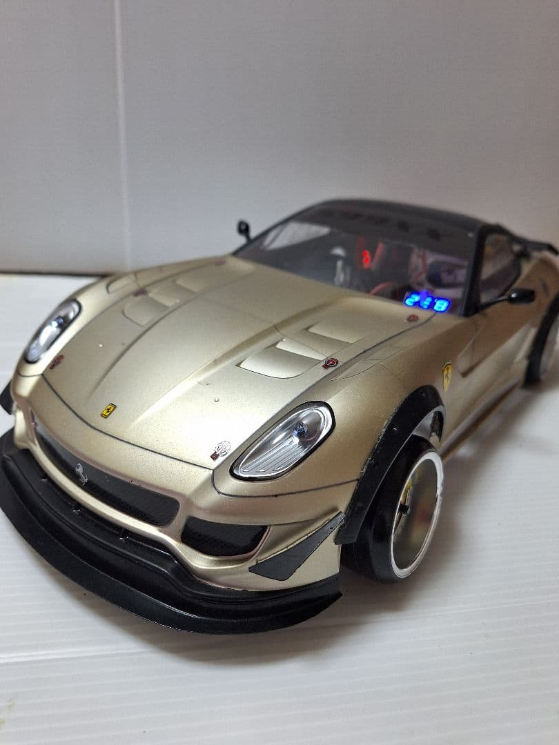 10分1ラジコンボディ、Ferrari 599XX ゴールド、電飾付き❕