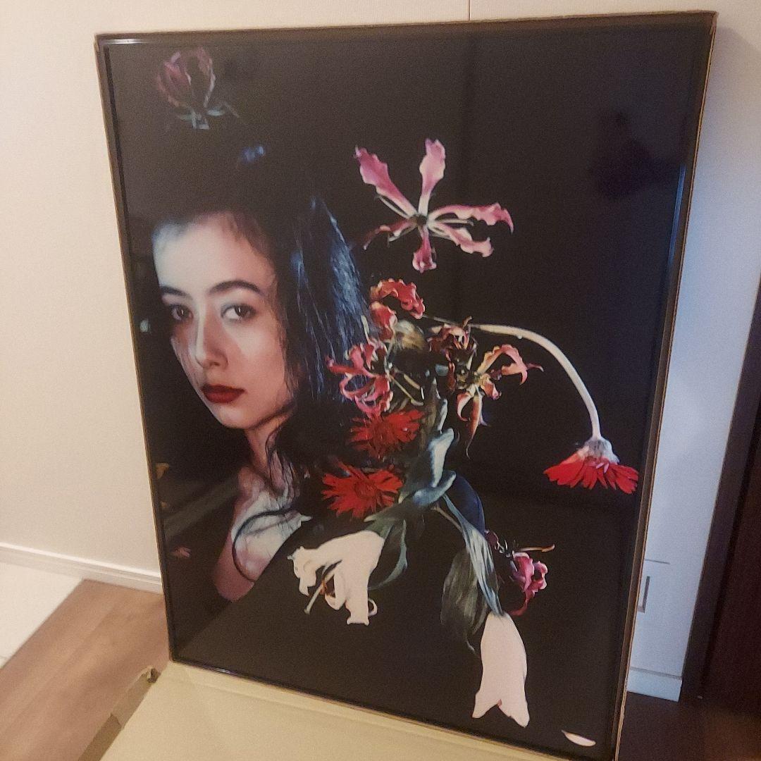 荒木経惟　撮影、モデル　桐島かれんの写真パネル