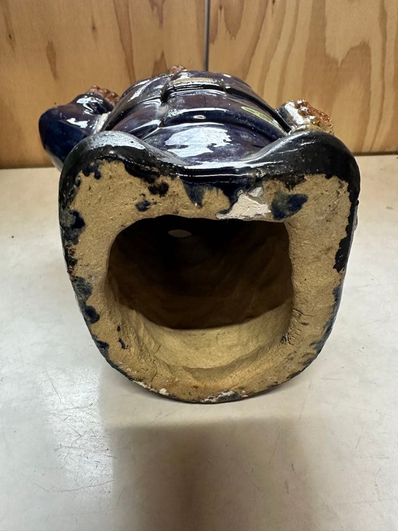 タヌキの警察官　陶器　約32cm