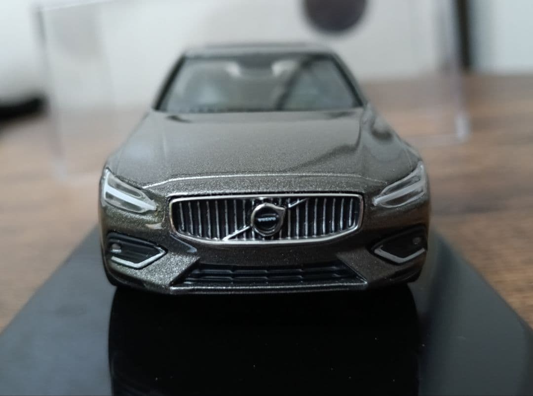 ボルボ特注 ノレブ 1/43 ボルボ S60 Pebble Greyケース付き