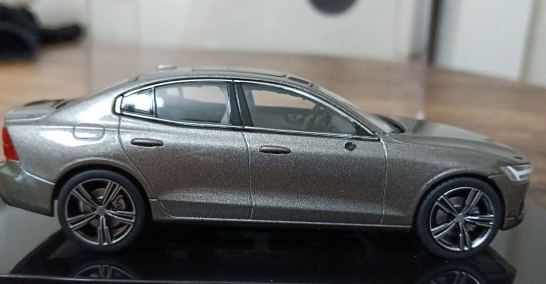ボルボ特注 ノレブ 1/43 ボルボ S60 Pebble Greyケース付き