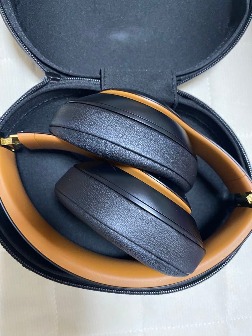 beats ワイヤレスヘッドホン ブラック/ブラウン