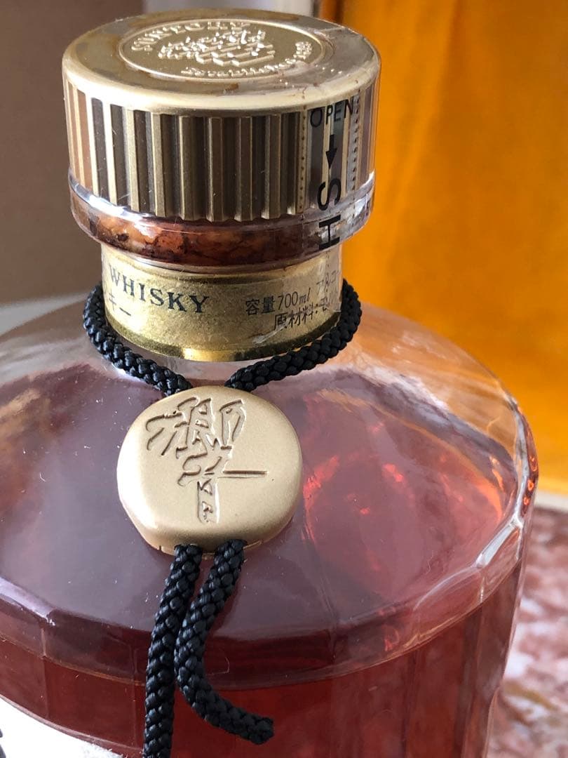 サントリーウイスキー　響17年　旧ボトル　金キャップ➕響17年表記有りの空瓶