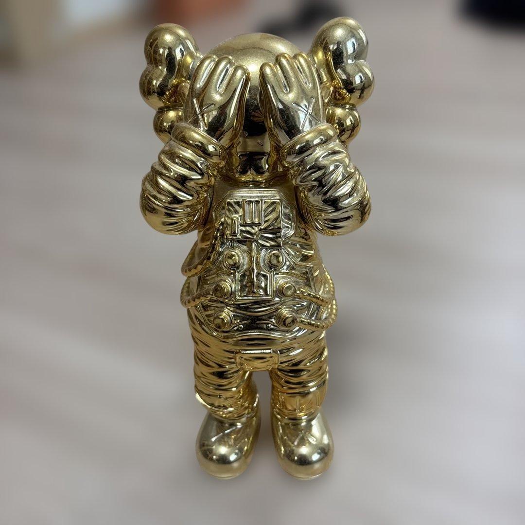 KAWS HOLIDAY SPACE 3体セット