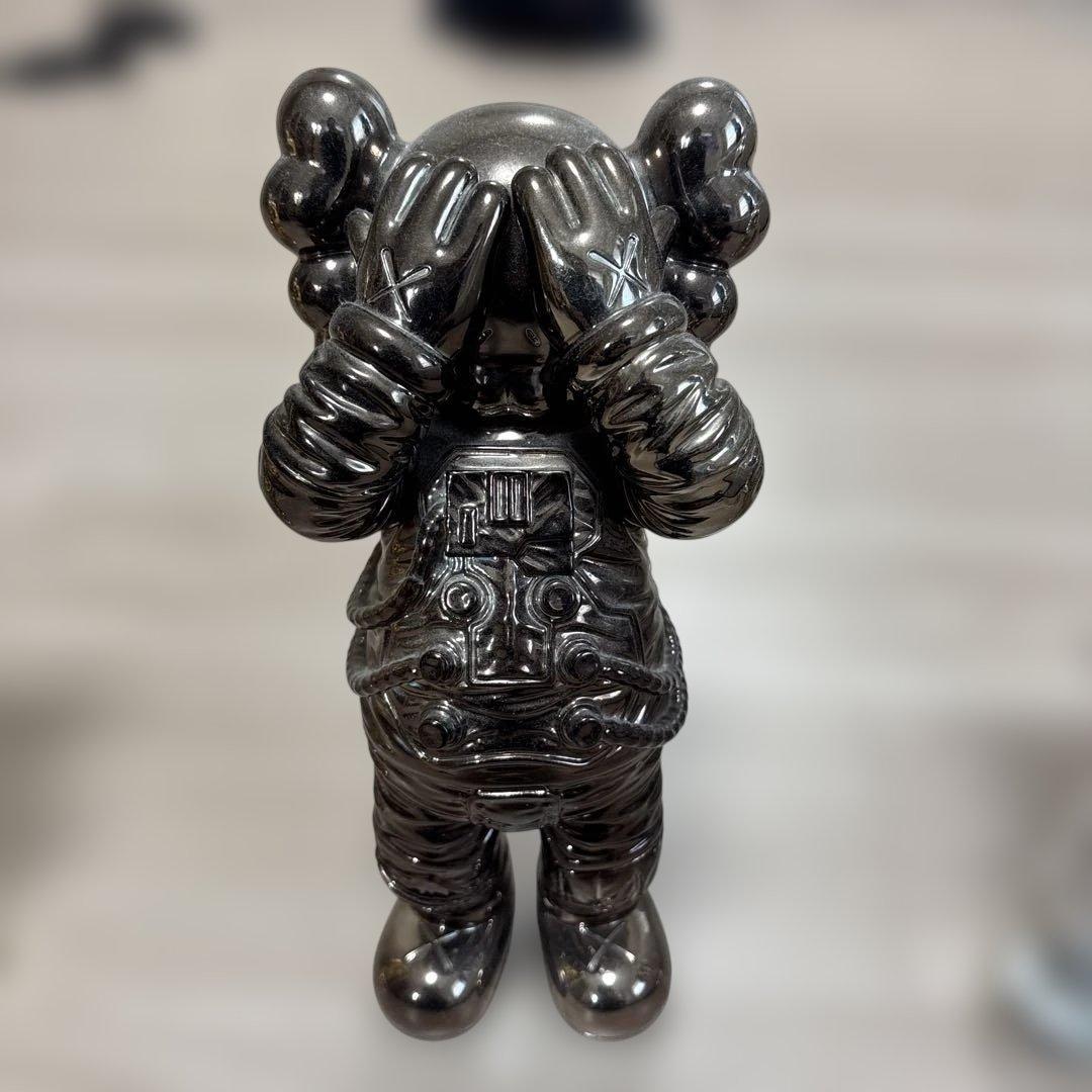KAWS HOLIDAY SPACE 3体セット