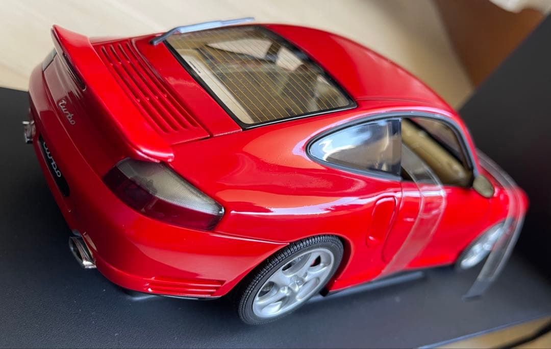 絶版新品 AUTOart /オートアート1/18 ポルシェ911ターボ　レッド