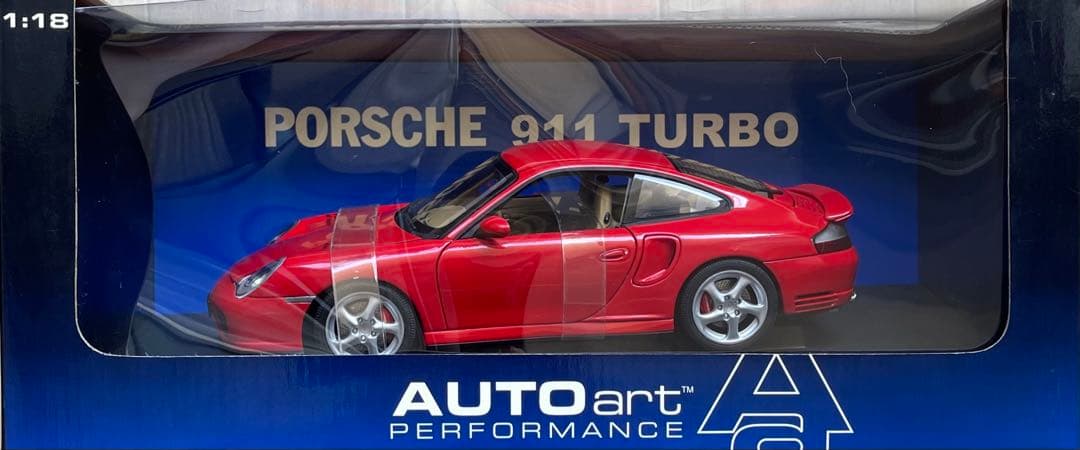 絶版新品 AUTOart /オートアート1/18 ポルシェ911ターボ　レッド